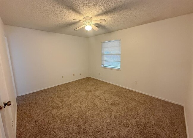 Building Photo - 733 W Perry Dr