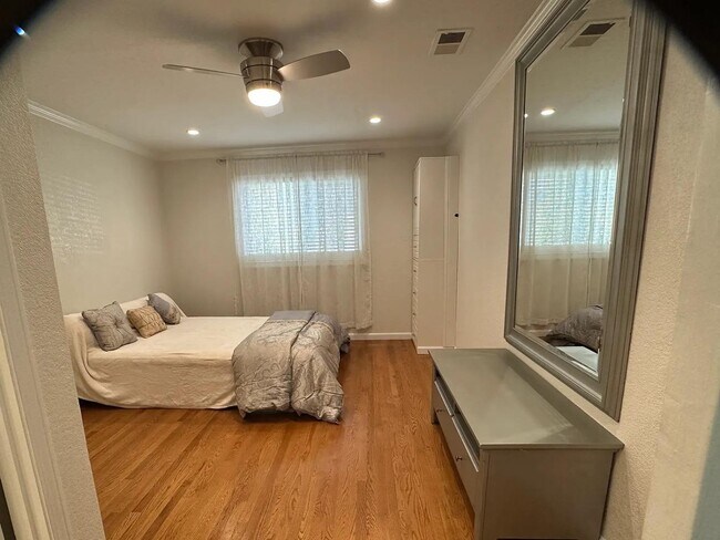 Building Photo - 101 Linden Ave