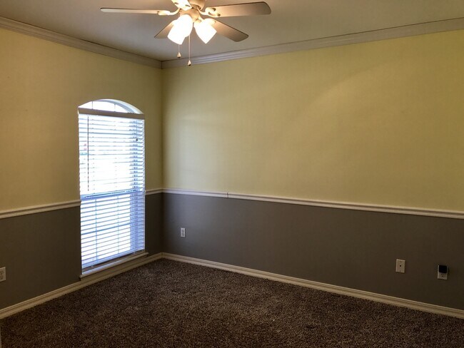Building Photo - Beautiful home in Golden Meadows