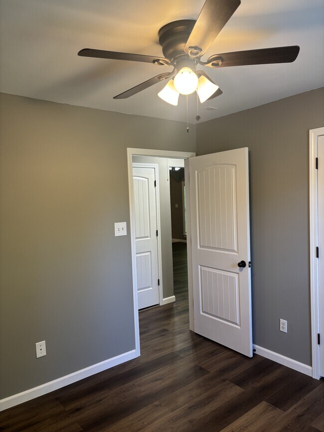 Building Photo - 7412 Brentlawn Dr