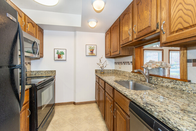 1st floor kitchen wit granite countertop and dishwasher - 21 Springfield Ave