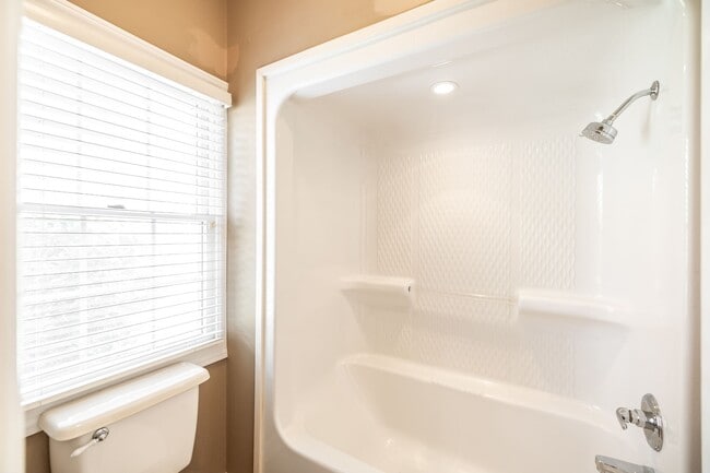 Building Photo - 150 Stonebrook Ln