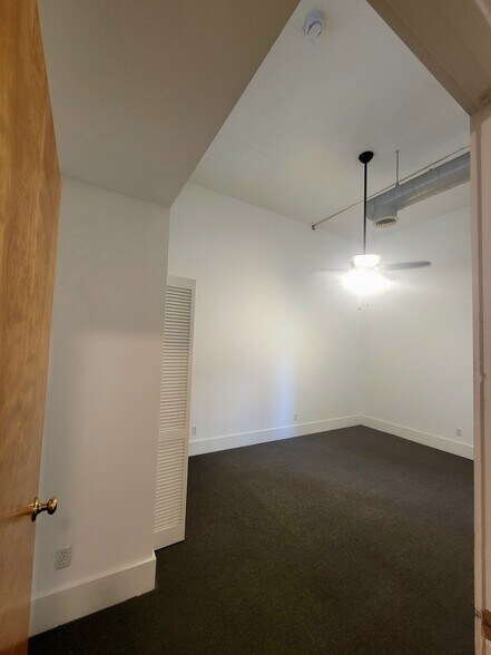 Building Photo - 122 N 3rd St