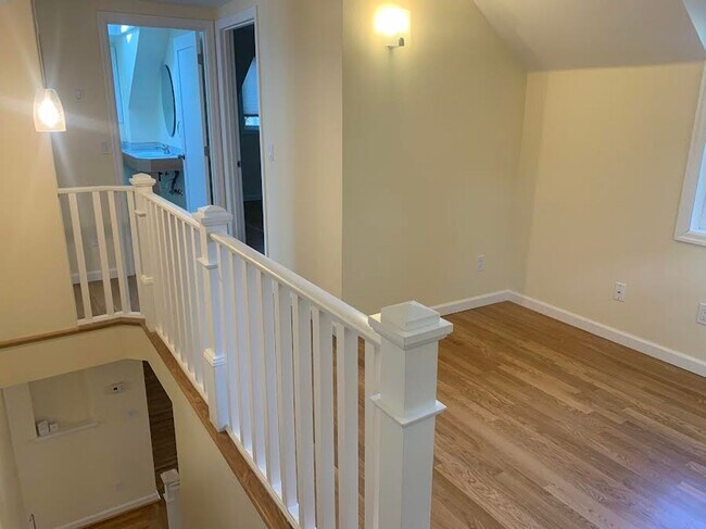 Building Photo - Impecable Remodel of Historic Eastmoreland Gem