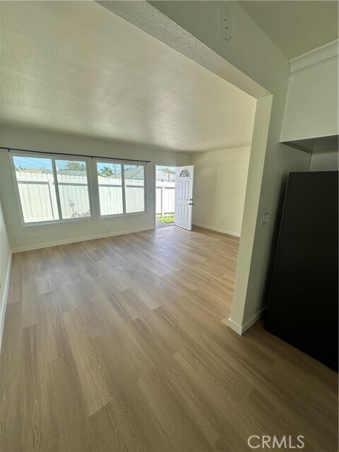 Building Photo - 4555 W 165th St