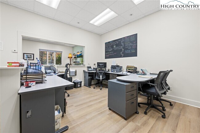 Building Photo - 610 State Farm Rd