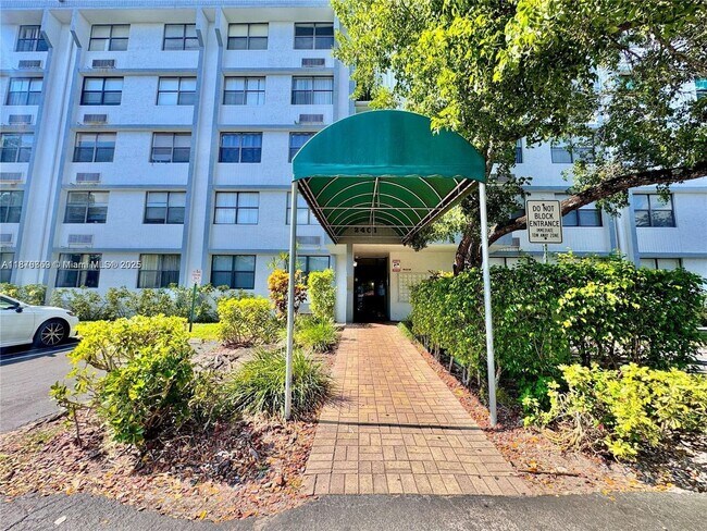Building Photo - 1 Bed / 1 Bath Condo in Goral Springs, Ava...