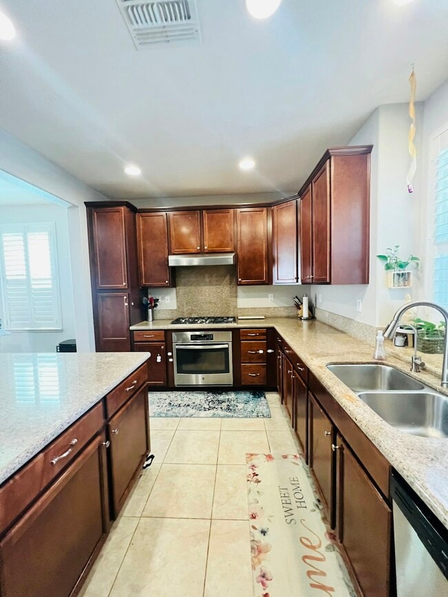 Building Photo - 3084 Vittoria Loop