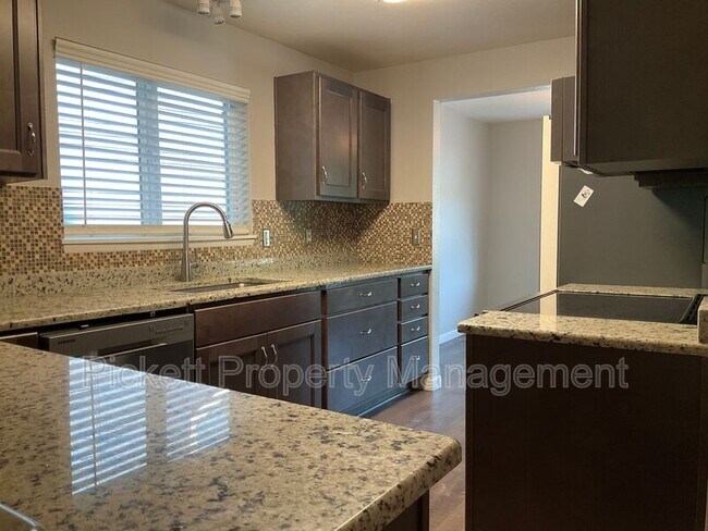 Building Photo - 1307 NW Slate Ln