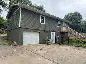 Building Photo - 404 E Maple St