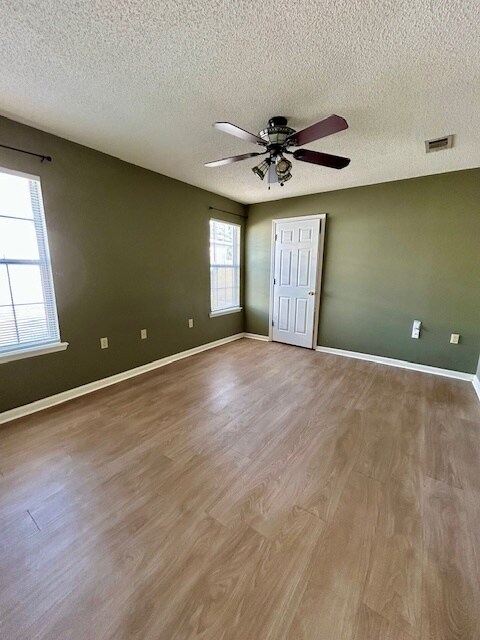 Building Photo - 3818 Pondside Cir