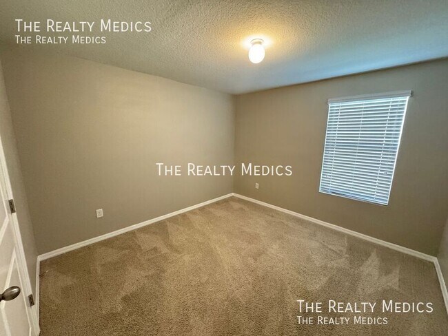 Building Photo - 1018 Ashentree Dr