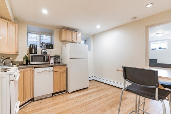 Primary Photo - 136 Chiswick Rd