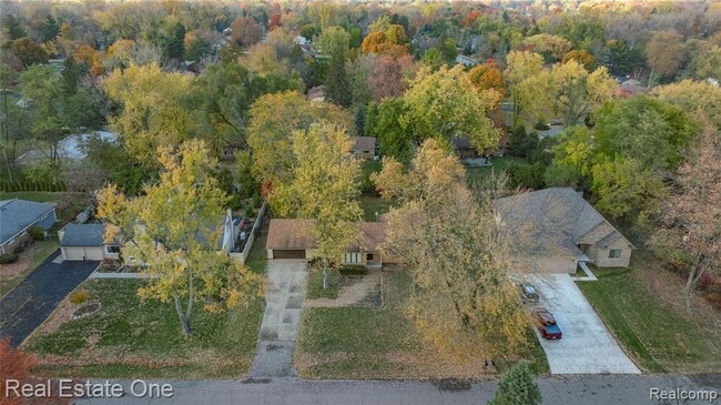 Building Photo - 2360 Pine View Dr