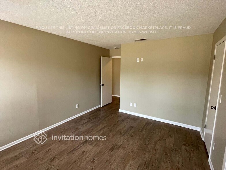 Building Photo - 207 Springview Dr