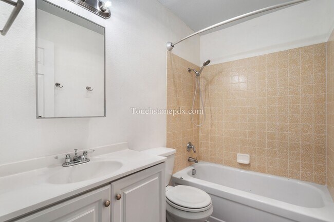 Building Photo - Updated 2 BD | 1 BA in King Arthur Court A...