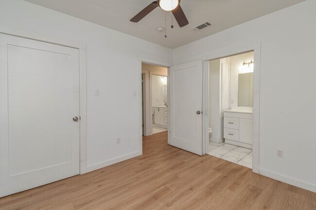 Building Photo - 5880 Beech Dr