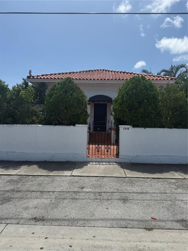 Primary Photo - 1218 SW 11th Ave