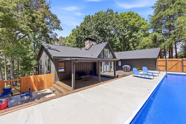 Building Photo - 4225 Twin Rivers Dr
