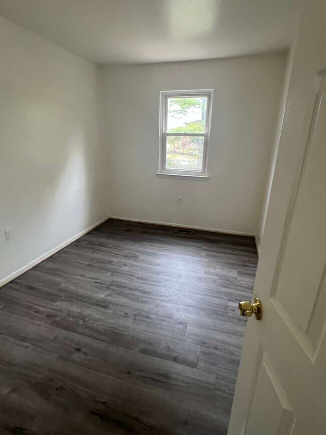 Building Photo - 8202 Tomlinson Ct