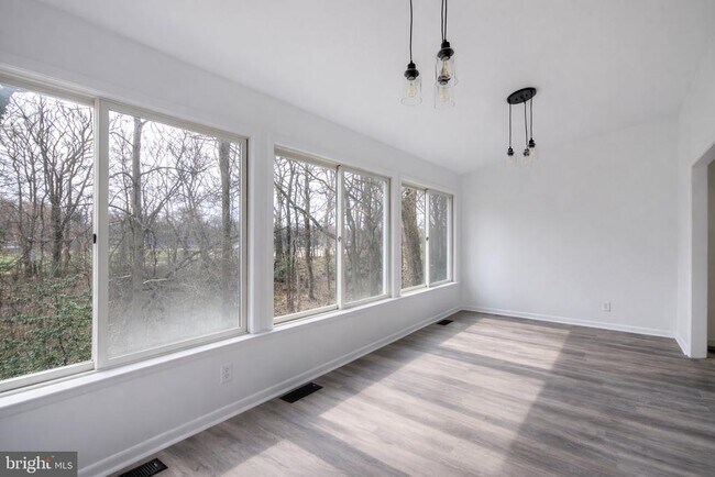 Building Photo - 49 Brambling Ln