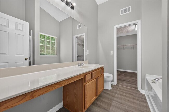 Building Photo - 437 Waterbury Way