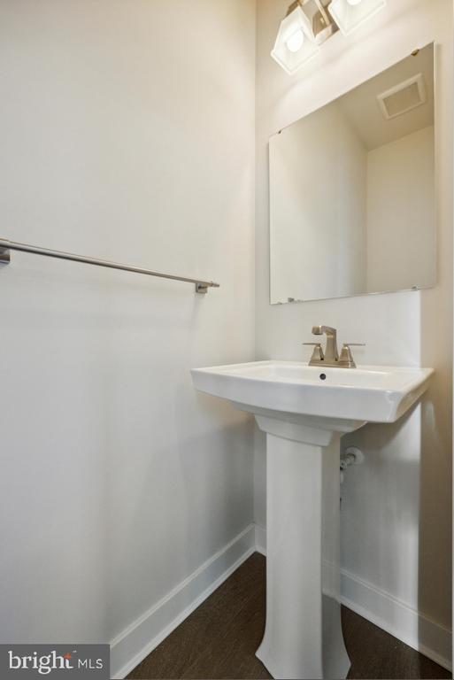 Building Photo - 223 Avalon Dr