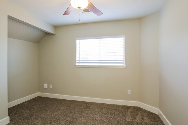 Building Photo - 9711 Farrell Dr