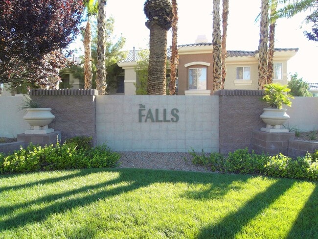 Building Photo - Beautiful Condo in The Falls Gated Communi...