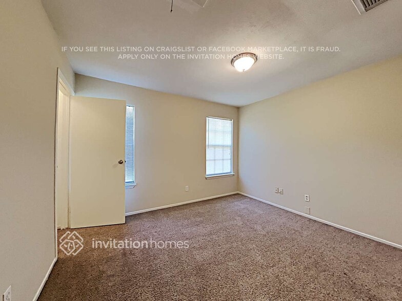 Building Photo - 2022 Oak Shores Dr