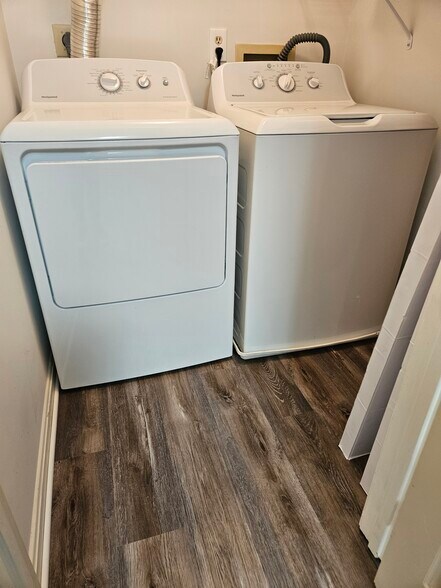 Building Photo - 2040 Alice Ave