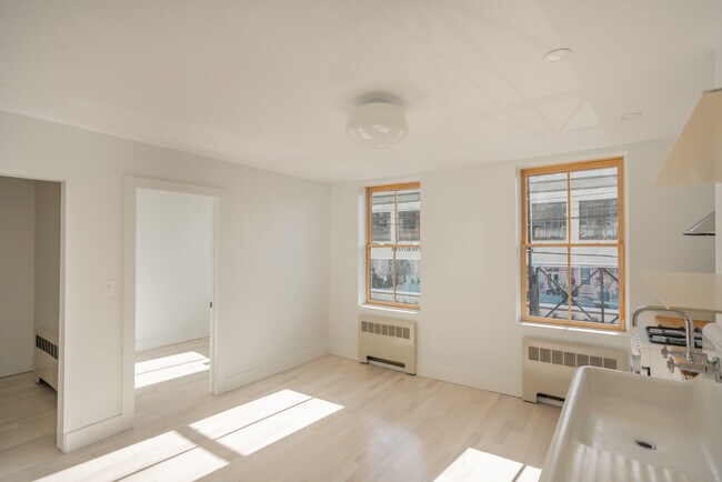 Building Photo - 171 Liberty St