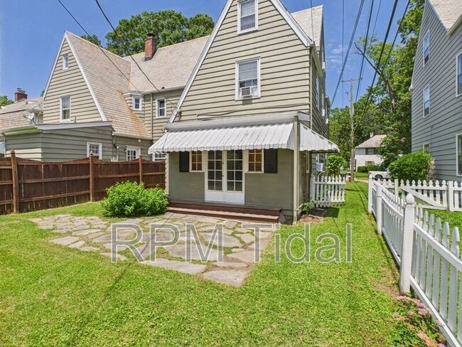 Building Photo - 217 Palen Ave