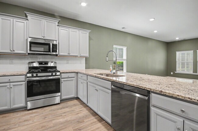 Building Photo - 2223 Blue Crane Cir
