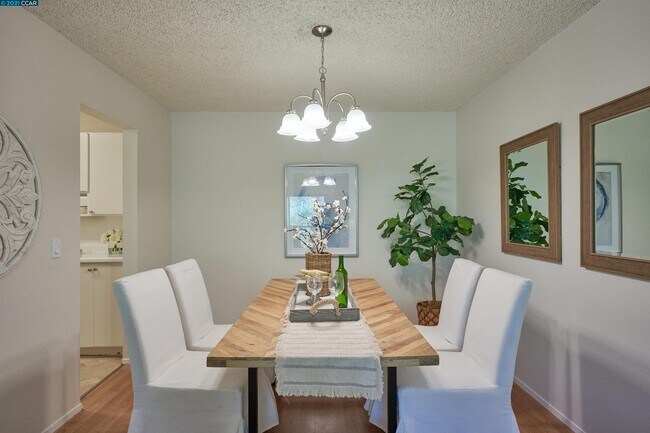 Dining Room - 340 N Civic Dr