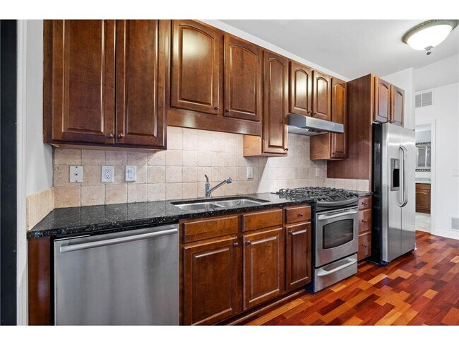 Building Photo - 317 Groveland Ave