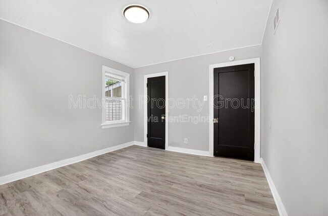 Building Photo - 222 Henquin Dr