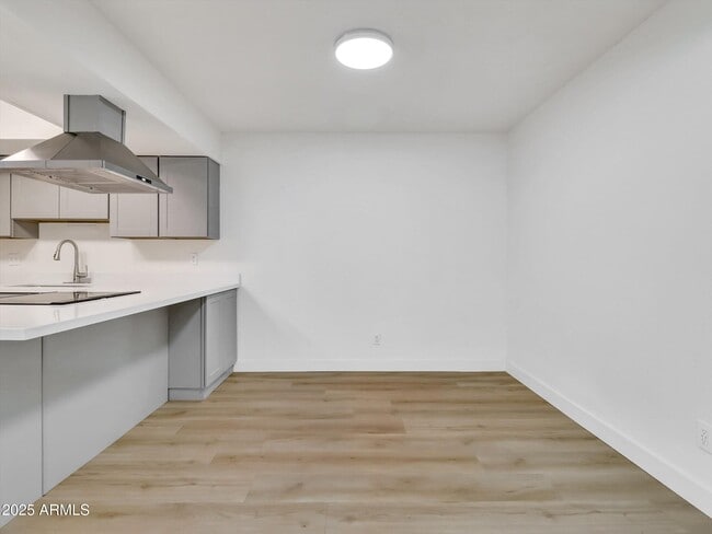 Building Photo - 429 W La Jolla Dr