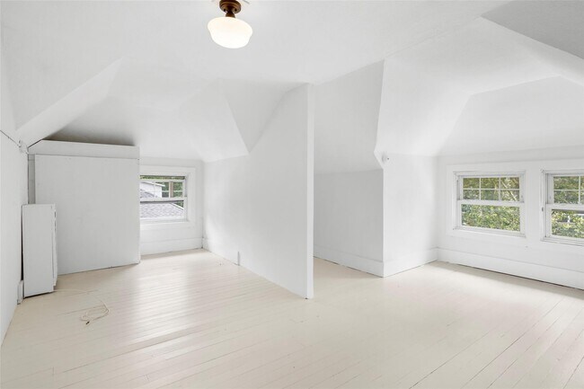Building Photo - 32 Stuyvesant Ave