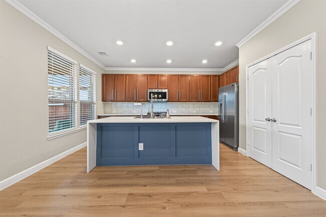 Building Photo - 5922 River Timber Trl