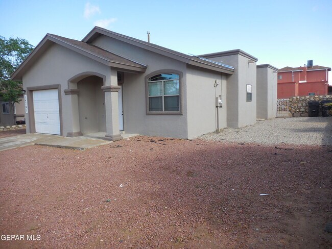 Building Photo - 14741 Calhoun Dr