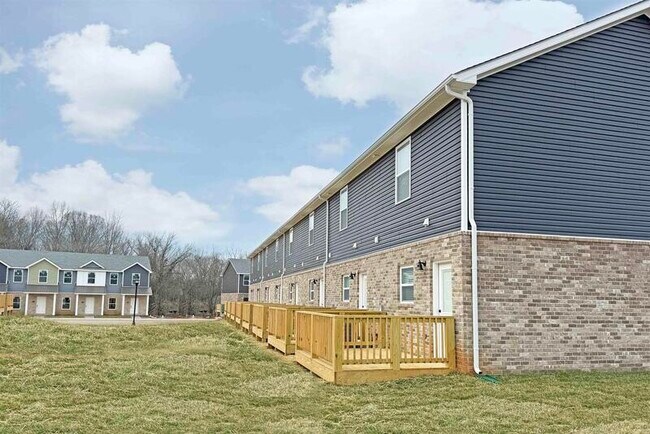 Building Photo - 1115-H5 Hillwood Dr