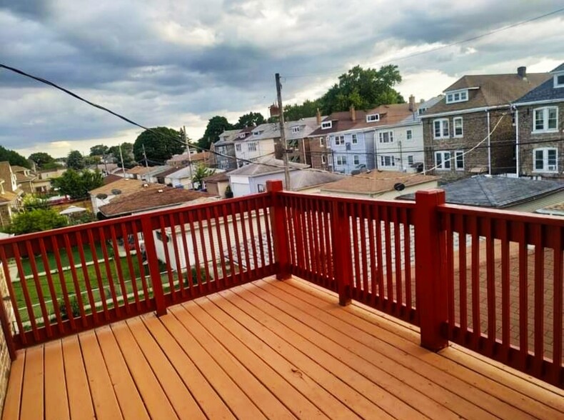 Personal Deck - 4820 S Keeler Ave