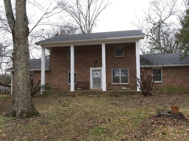 Building Photo - 779 New Shackle Island Rd