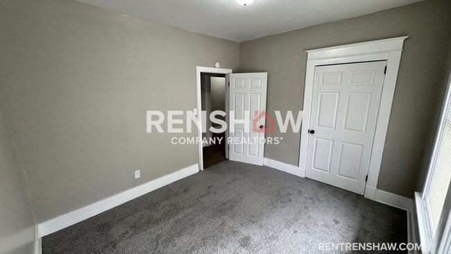 Building Photo - 919 N Willett St