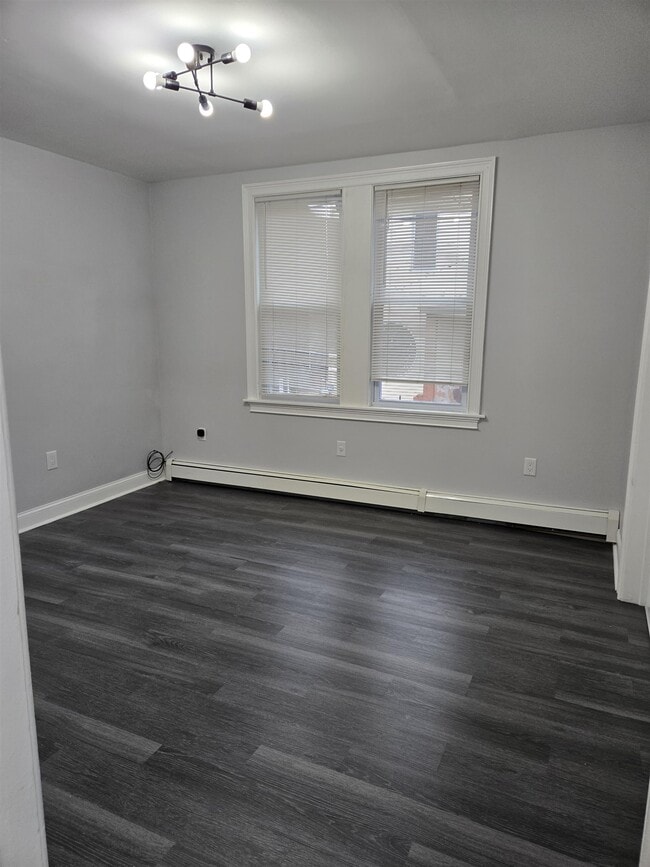 Building Photo - 540 61st St