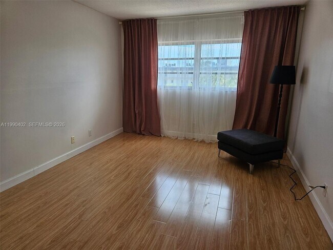 Building Photo - 2200 E Hallandale Beach Blvd