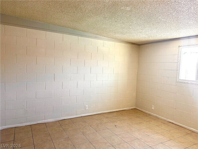 Building Photo - 4521 Pacyna St