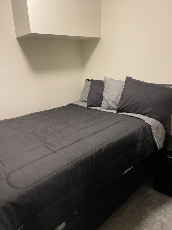 Building Photo - 1417 W 9th St