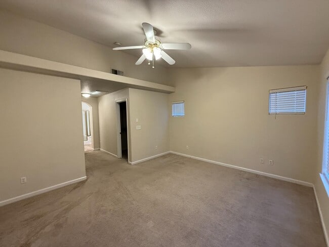 Building Photo - 5731 N Tracy Ave